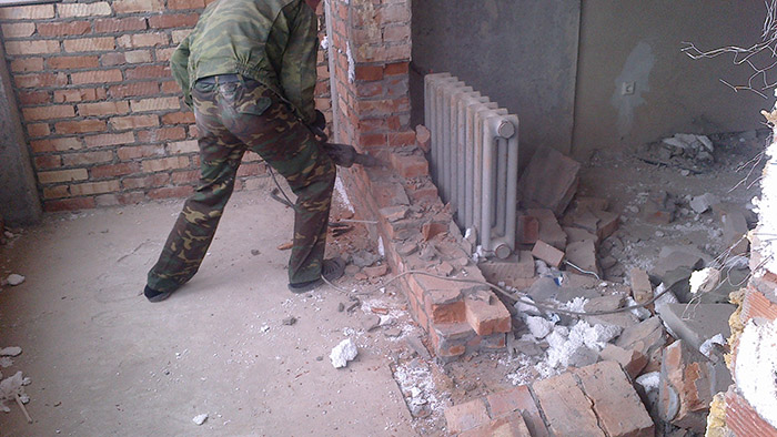 Демонтаж стен в Минске: цена слома. Снос кирпичных, монолитных несущих стен в Беларуси